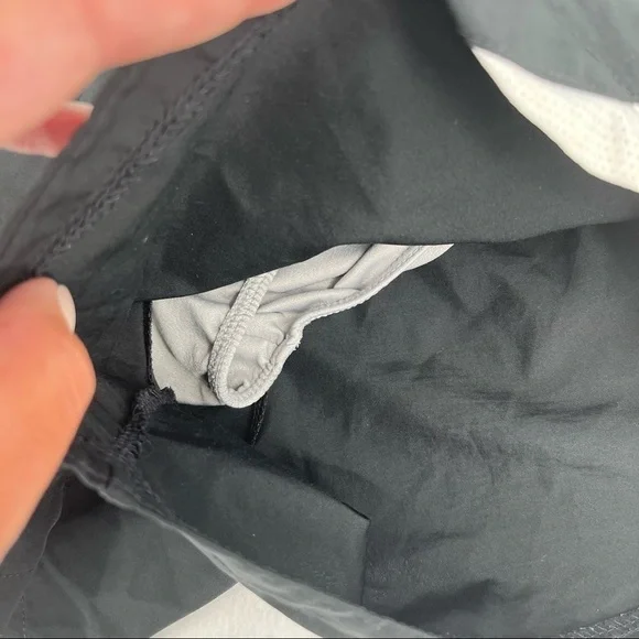 NIKE Women’s Running Shorts Black/White Lined size: Small - Picture 4 of 8